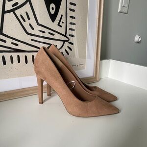 Suede stiletto with pointed toe
